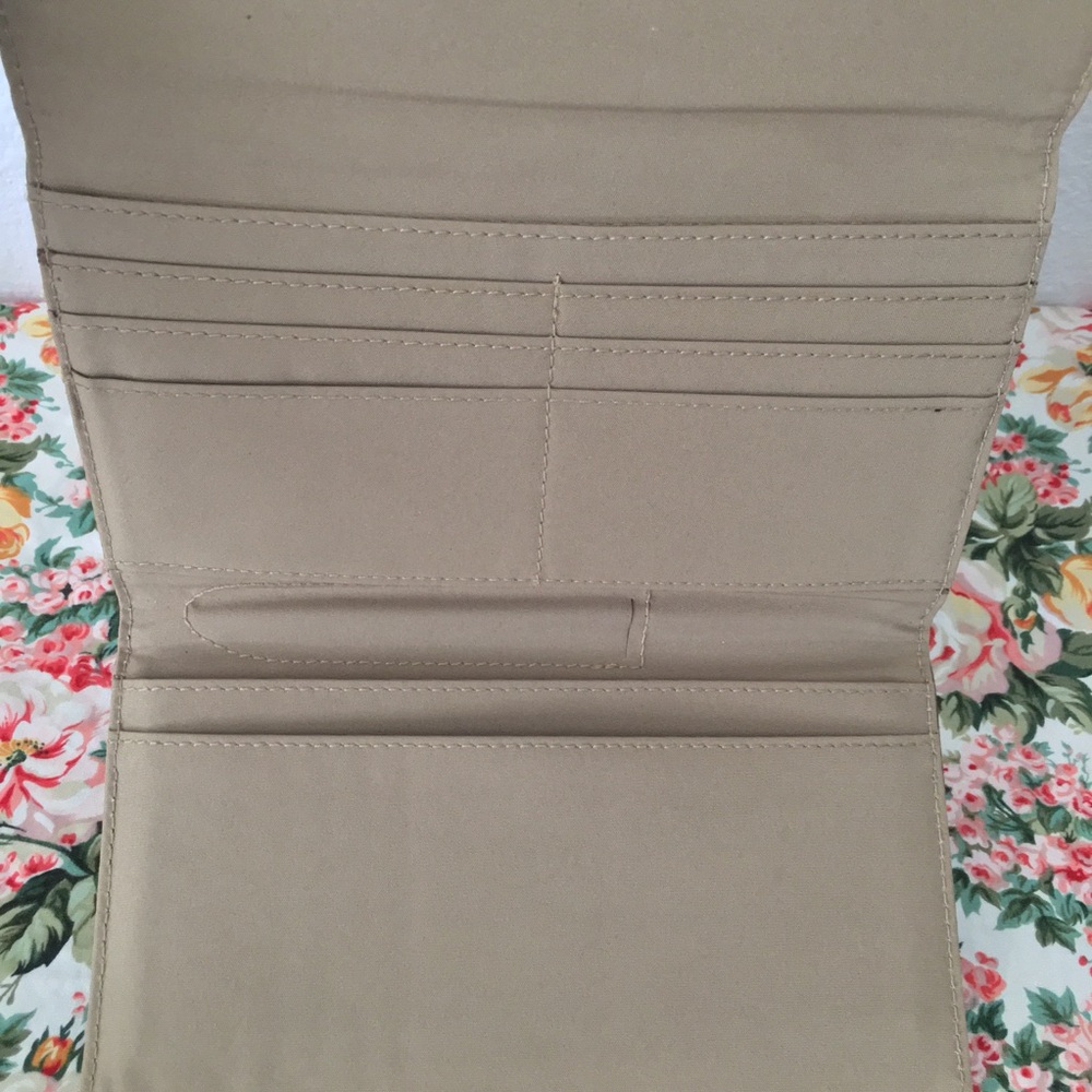 Metallic Tri-Fold Wallet - Picture 8 of 14